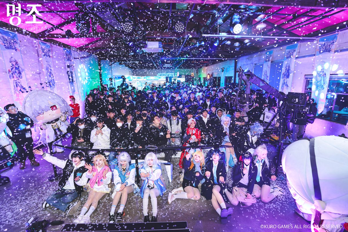 WW_KR_Official's tweet image. 🏫 「띵조 캠퍼스 위크: 이 순간, 우리가 만난 띵조」 입학 첫날 스케치 대공개!

방랑자님, 캠퍼스 입학 첫날은 어떠셨나요?
다채로운 동아리 활동과 교양 수업,
친절하고 활력 넘치는 공명자 친구들,
그리고 마음을 울리는 감동적인 입학식까지!

설레는 입학 첫날, 살포시 쌓인 소중한 순간들을…