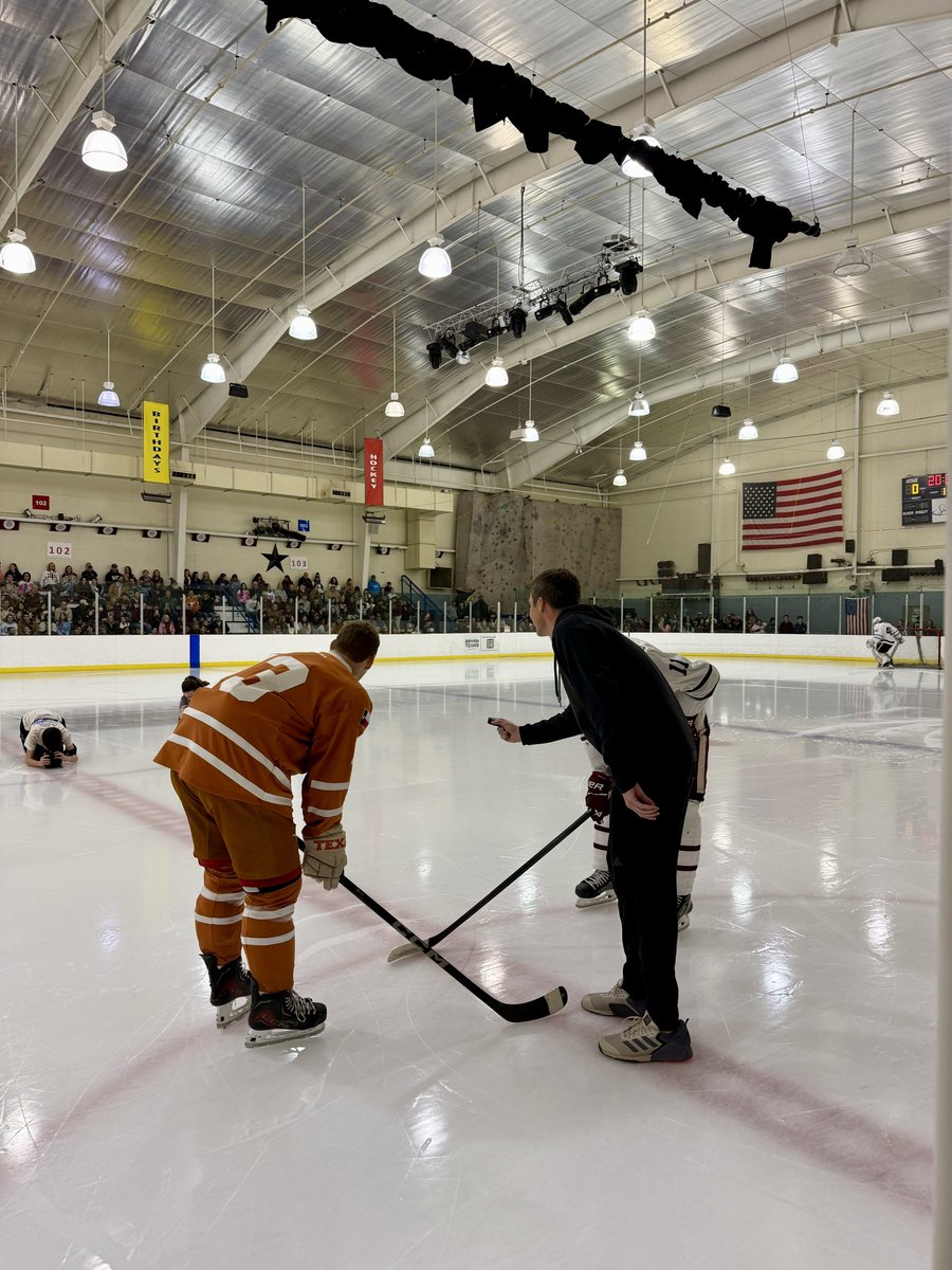 aggiembk's tweet photo. Pucky Ball? 👀

#GigEm | @tamuicehockey https://t.co/tjzF2A311D
