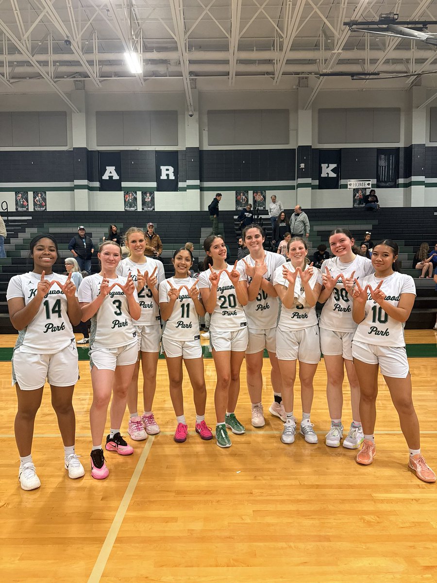 KParkGBBall's tweet photo. ⭐️🧹PROGRAM SWEEP🧹⭐️
Thank you to all of our teachers that came out to support 💚🖤 https://t.co/9Xf0GFu7o0