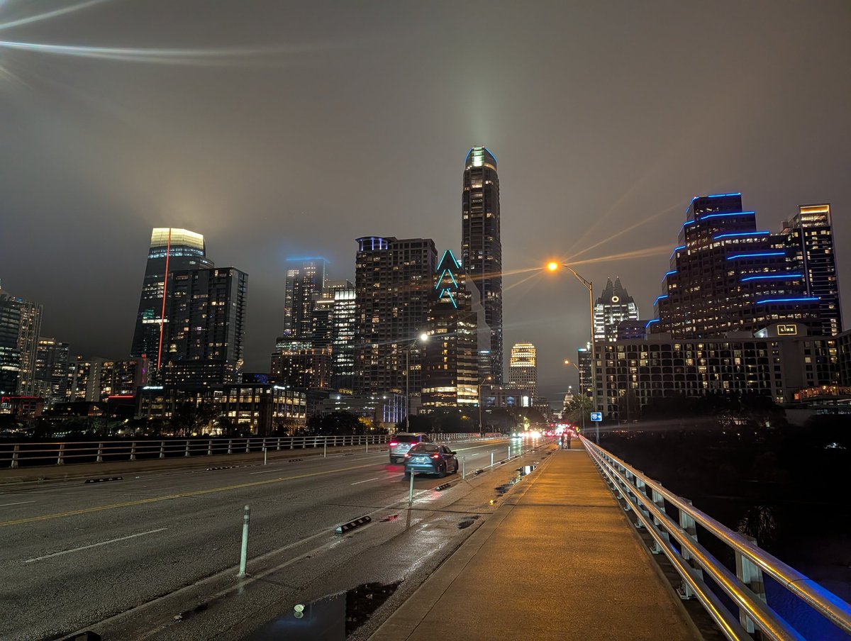 DrakeTaylorG's tweet photo. 6.4 mile jog to the river and back, misty because of the oncoming storm https://t.co/rZYmqfnTdX