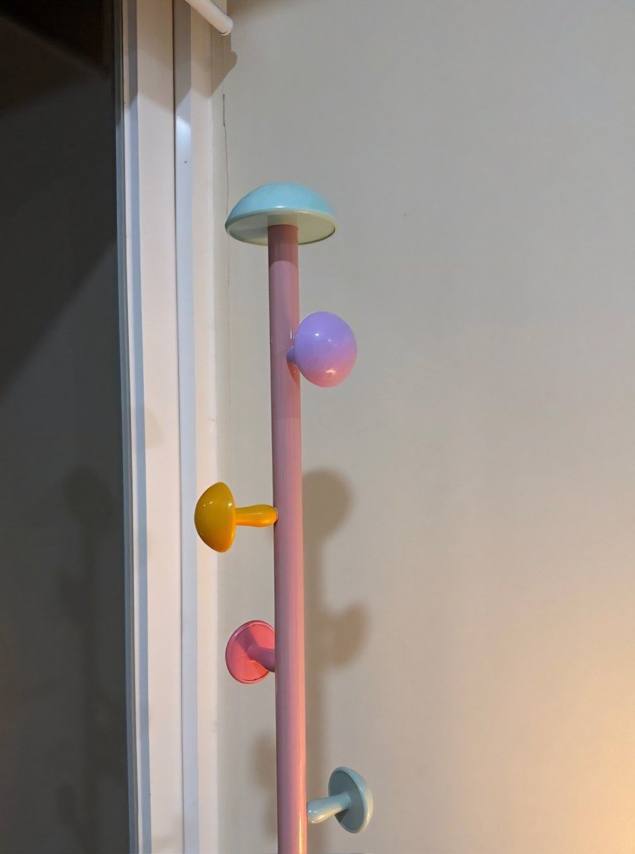 pindsf's tweet photo. Useful item i don't regret buying:

Look at my new stand hanger...gemes pollll🍄🌸🤏🏻 https://t.co/pVoHe2li2C
