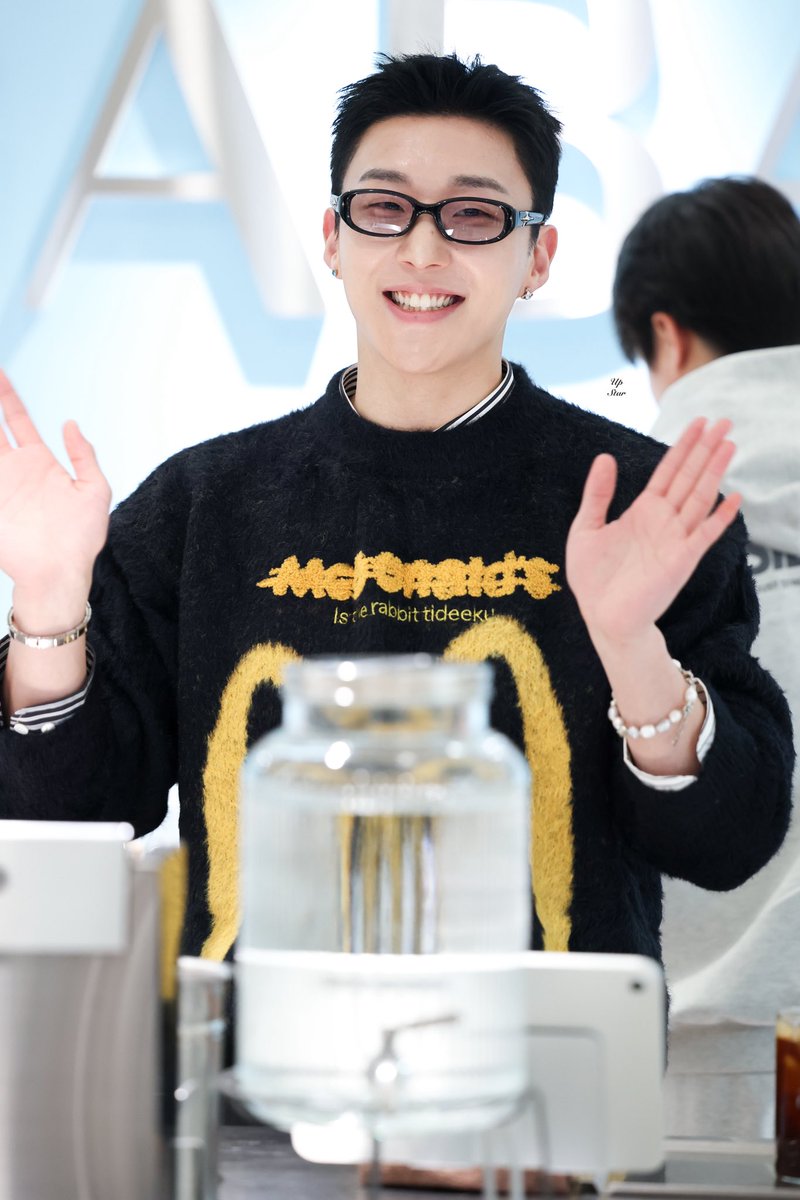 260124
오랜만이다🖤

<a href="/jongup_official/">Jongup_Official</a> 
#문종업 #MoonJongUp #文鐘業