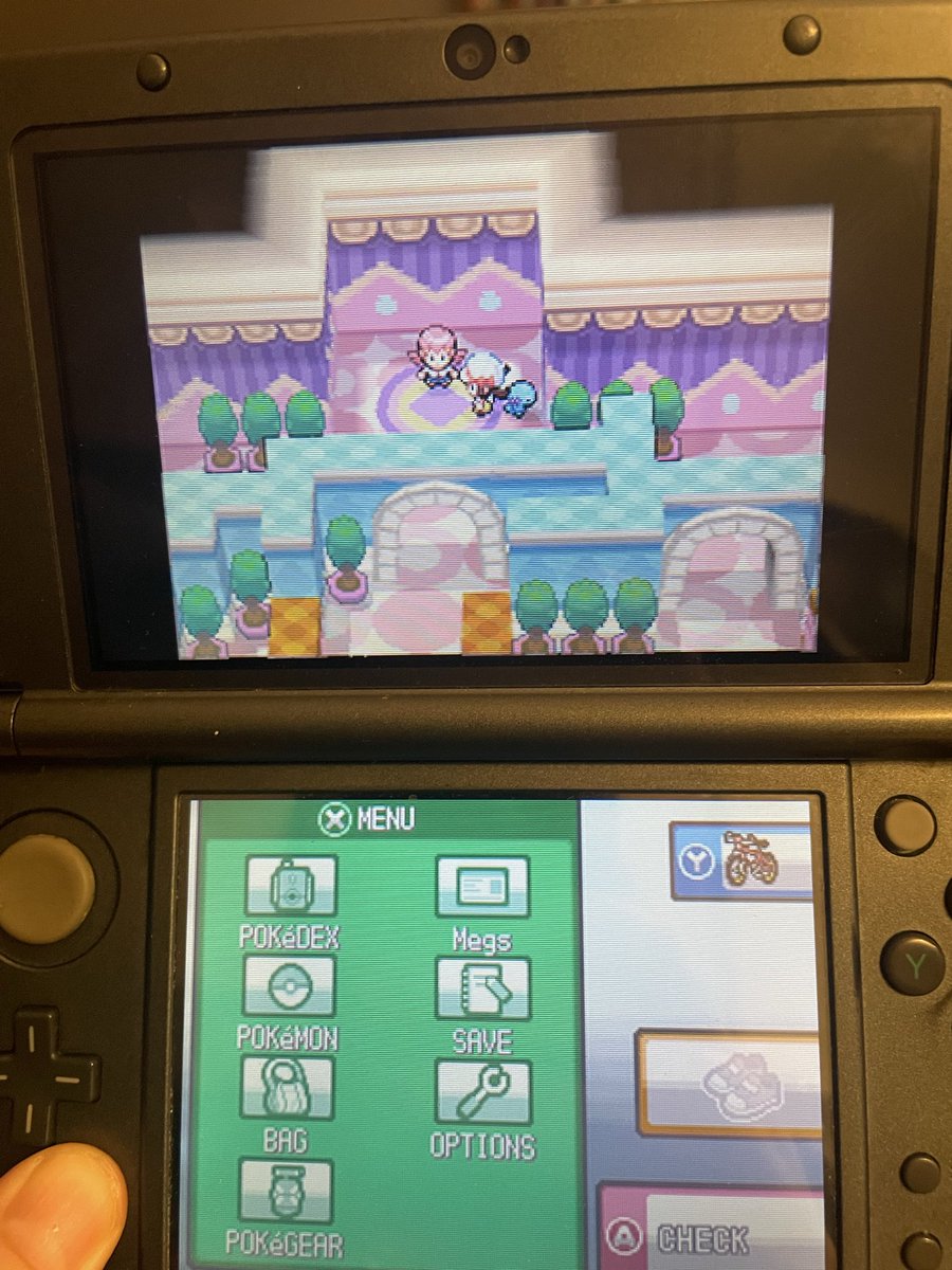 prettymegs_s's tweet image. Made it to Goldenrod city and just got my third gym badge! #PokemonHeartgold #NintendoDS