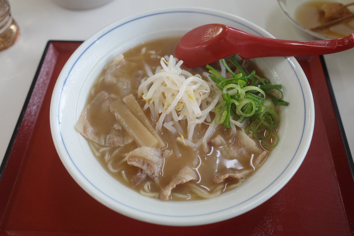seigetu_burari's tweet image. 中華そば（大）肉入り。豚骨醤油のいわゆる徳島ラーメンでとても美味しい