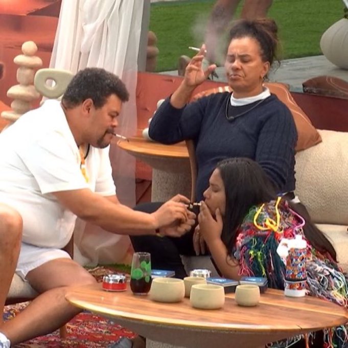 binwho's tweet image. capa de álbum tá