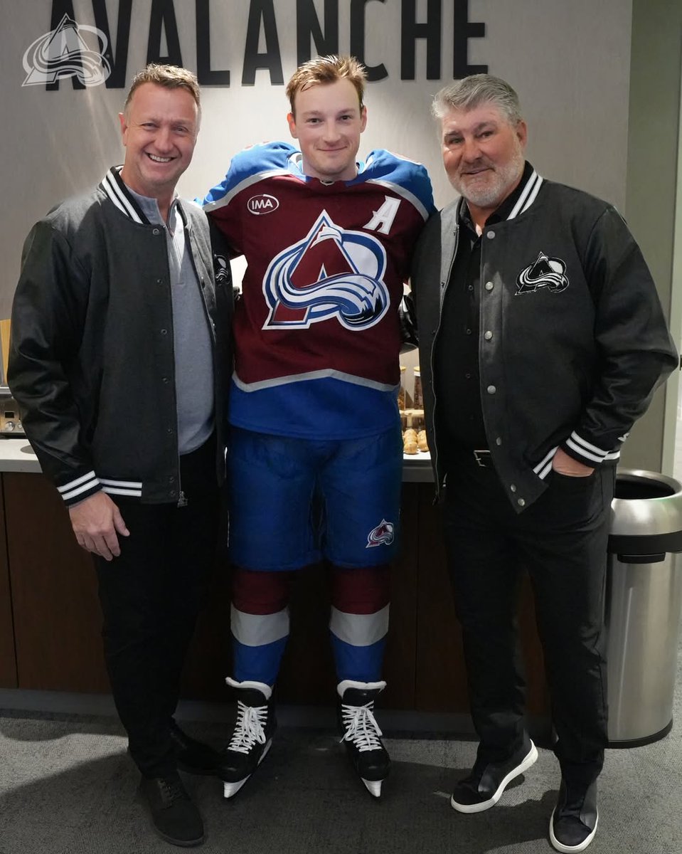 NHL's tweet photo. One photo. Eight Norris Trophies. 

Rob Blake and Ray Bourque met up with Cale Makar before tonight's game! 

(📸: @Avalanche) https://t.co/zwqe0SL7LL