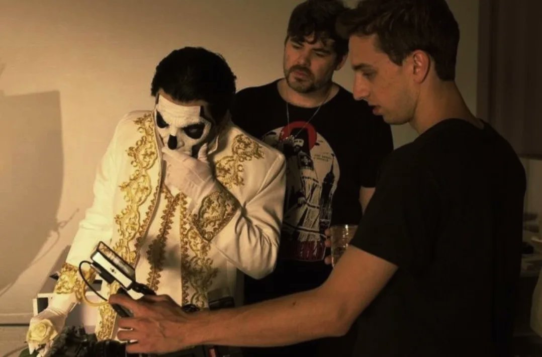 deusinabsential's tweet image. He thinks
He approved