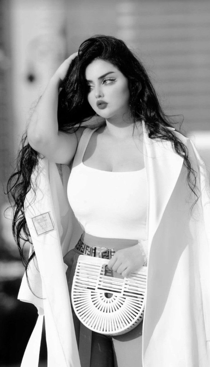 opyf11's tweet image. أنا المذهله الي غنى لها أبو نوره✨