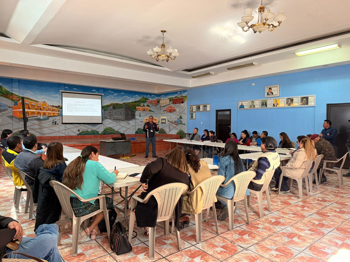 ConredGuatemala's tweet photo. #Chimaltenango Como parte de las acciones que se realizan en el marco del #SimulacroNacionalGT, miembros de la #CODRED de Chimaltenango sostuvieron la segunda reunión técnica para presentar los escenarios a realizarse en el ejercicio. https://t.co/5tOQbWhsEd
