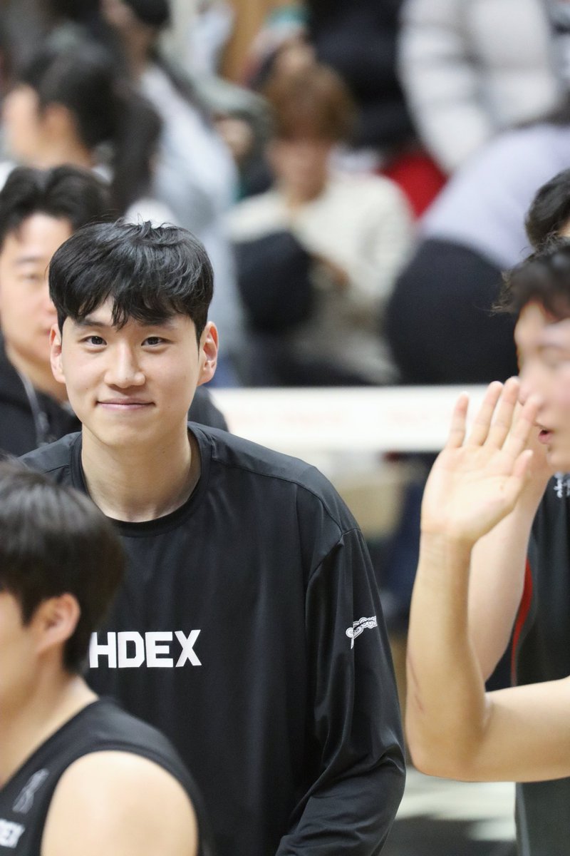 #250101 #문성곤
앨범에서 우리집 코양이 옛날 사진 찾다가
미소짓는 곤자넴 발견..😊