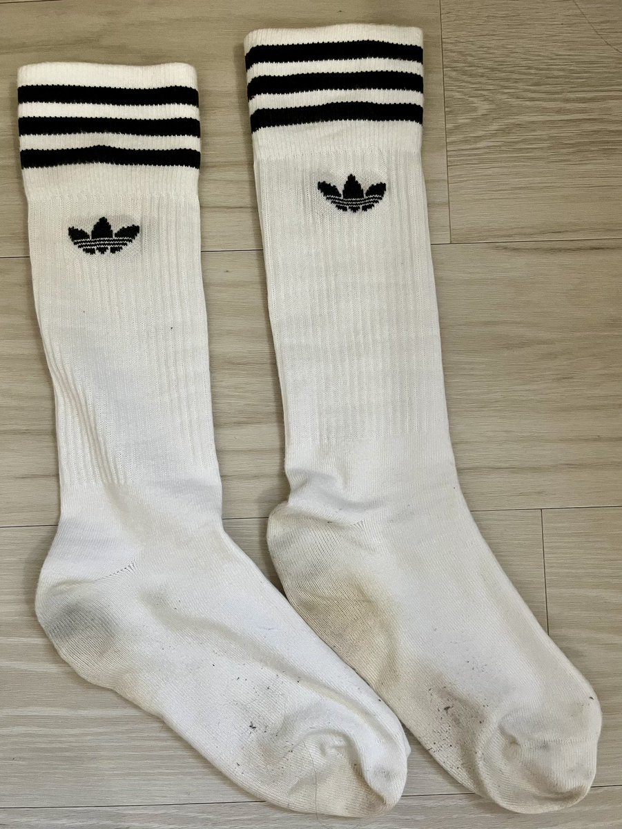 socks_oilm's tweet photo. 別のadidasの靴下もすぐに汚れる。
臭いからジップロックに封印

#靴下 #白靴下 #足臭 #足臭い 
#靴下フェチ #ソックスフェチ #臭いフェチ https://t.co/VqbBN4lahm