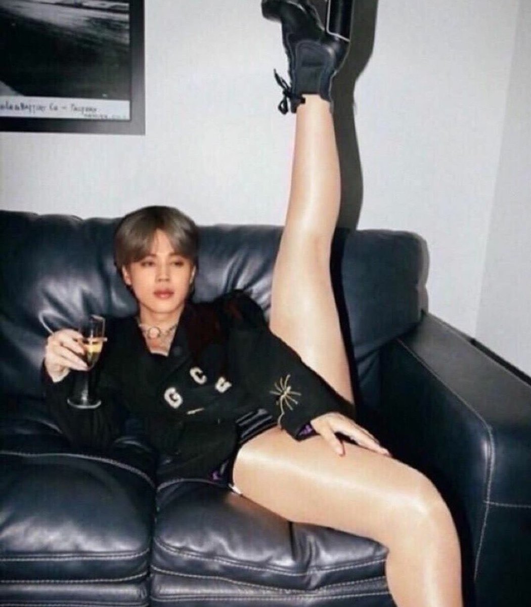 ColorOfSkyMin's tweet image. I just want everyone to know I was listening to “Ring Ding Dong” by SHINee to get my #ARIRANG tickets today💜💜