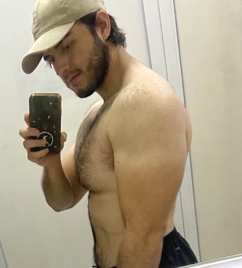 Que tal les va su semana ? Buenas noches gays disfruten su tarde jaja