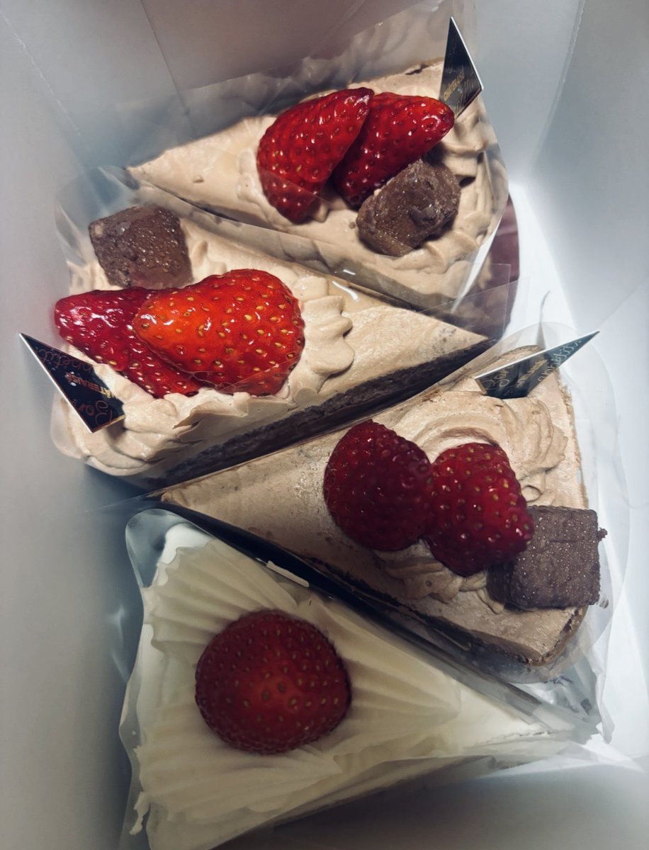 ︎︎ine tweet media