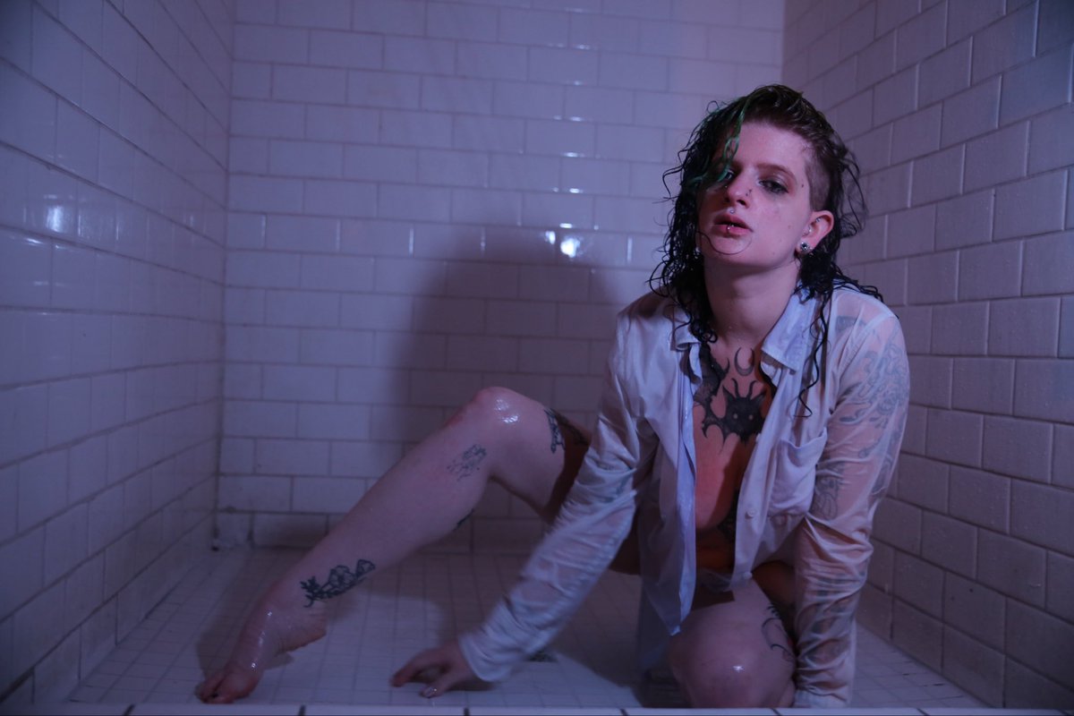 PraiseLilin's tweet photo. your service is required. 

📷 https://t.co/339rEpAA0U on ig 💦 https://t.co/bzRiqIIclc
