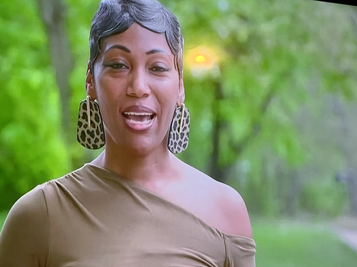 Jaded_Chinx's tweet image. You can tell Damond’s mother and him grew up together. So you know she treats him more like a friend than a son. #loveafterlockup #lifeafterlockup