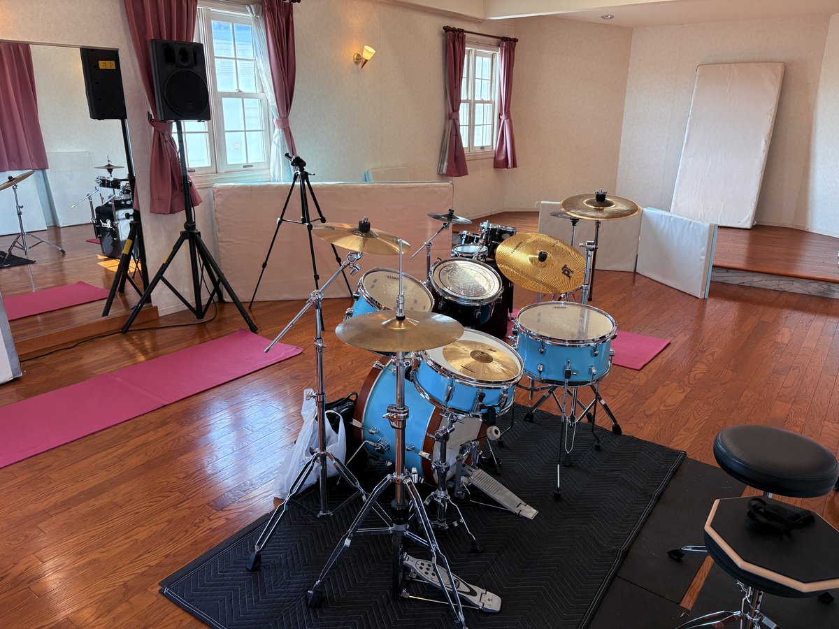 くにたち泉でドラムレッスン(^_^)

今日もガンガンいこー(^_^)

#池脇ドラム
#国立　#矢川　#万願寺
#ドラムレッスン