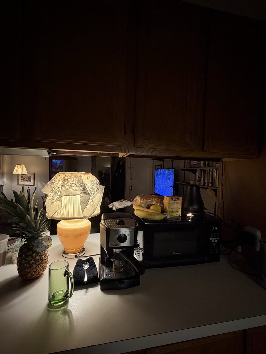 davesheaaa's tweet image. sick at my bfs apt today and i miss him and im appreciating his sweet little kitchen