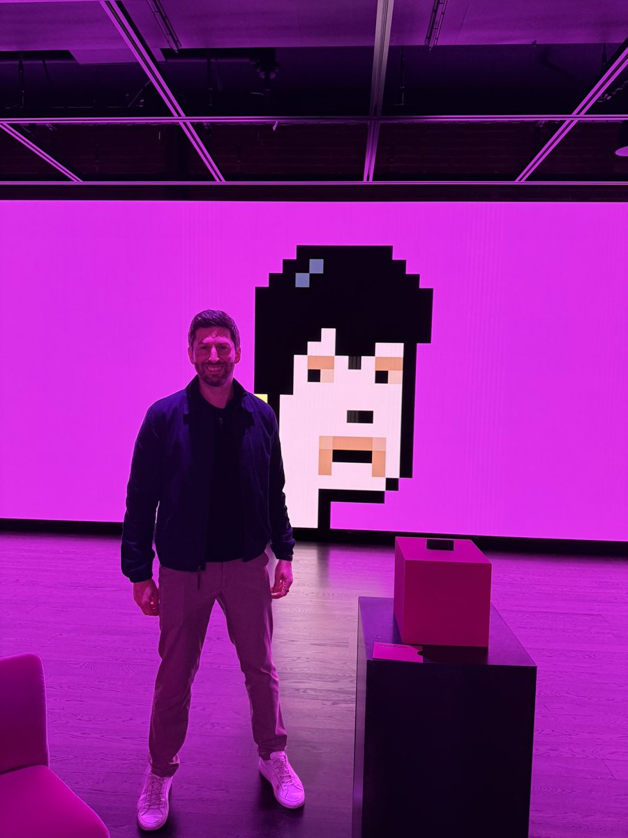 mattmedved's tweet image. gm from @nodefnd 

incredible seeing the @cryptopunks community come together here

artists, collectors, builders, longtime holders and new faces alike

the energy is infectious

who else made it out?