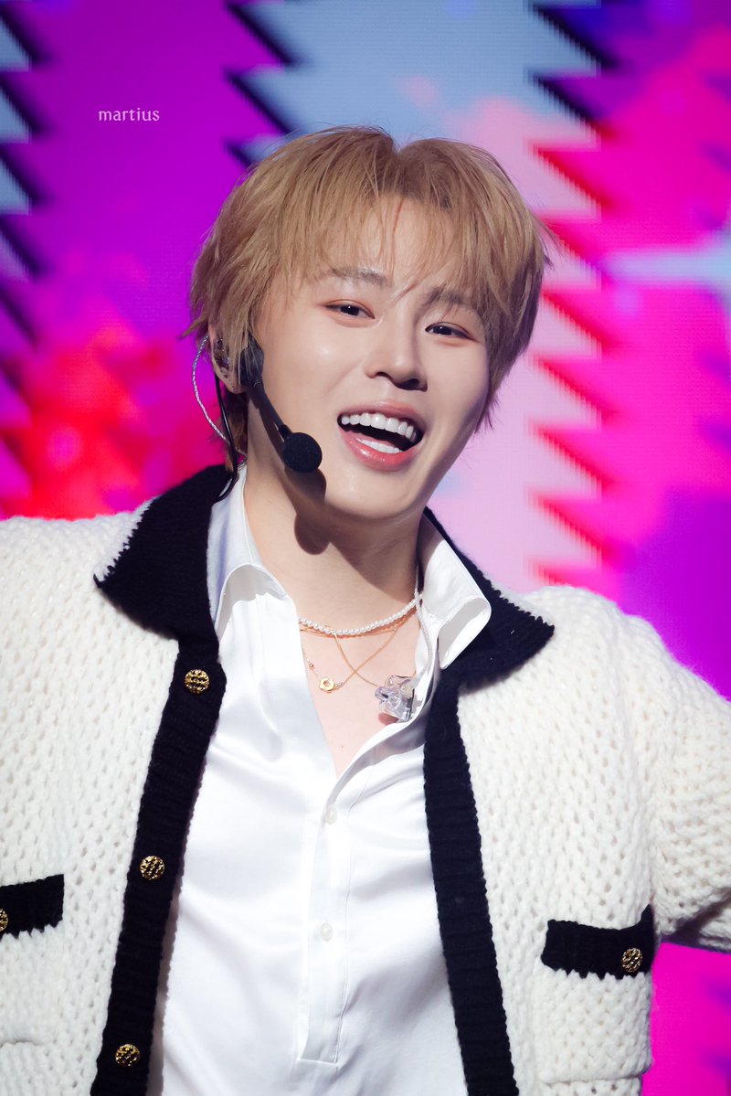 251231 Tell the World 팬미팅

예쁘잖아.. 

#하성운 #HASUNGWOON
#河成雲 #ハソンウン
#Tell_the_World 
<a href="/gooreumseng/">하성운</a>