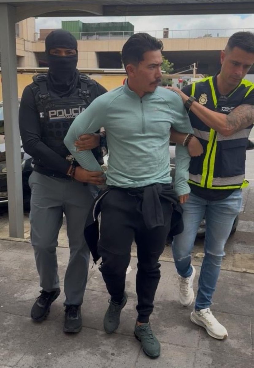 Libertador_Ec's tweet image. Alias Pipo será extraditado a los EEUU, será compañero de celda de su máximo rival Alias Fito y su socio Nicolás Maduro 🇺🇸🇪🇨✈️

Gran gestión del Gobierno de Ecuador y luego te toca leer a borregos decir que Noboa es cómplice de los Criminales.