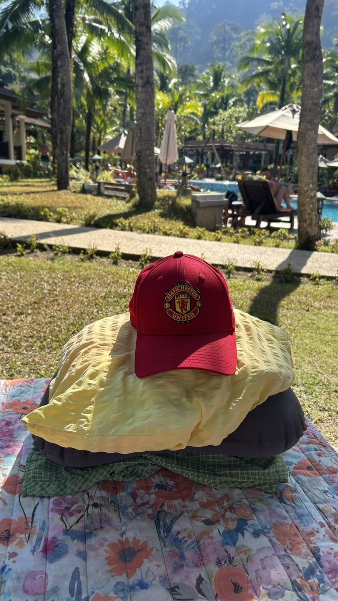 On holiday in Thailand
Everyone knows now what team there is in my ❤️ 
Tomorrow it’s both women and men matchday
At times that makes it possible to see
18:30 for women and 23:30 for men Thai local time