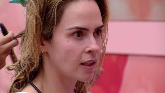 lilasdodeboche's tweet image. não gosto do matheus mas ele não mentiu quando disse que a ana paula critica a elite brasileira mas age igual #BBB26