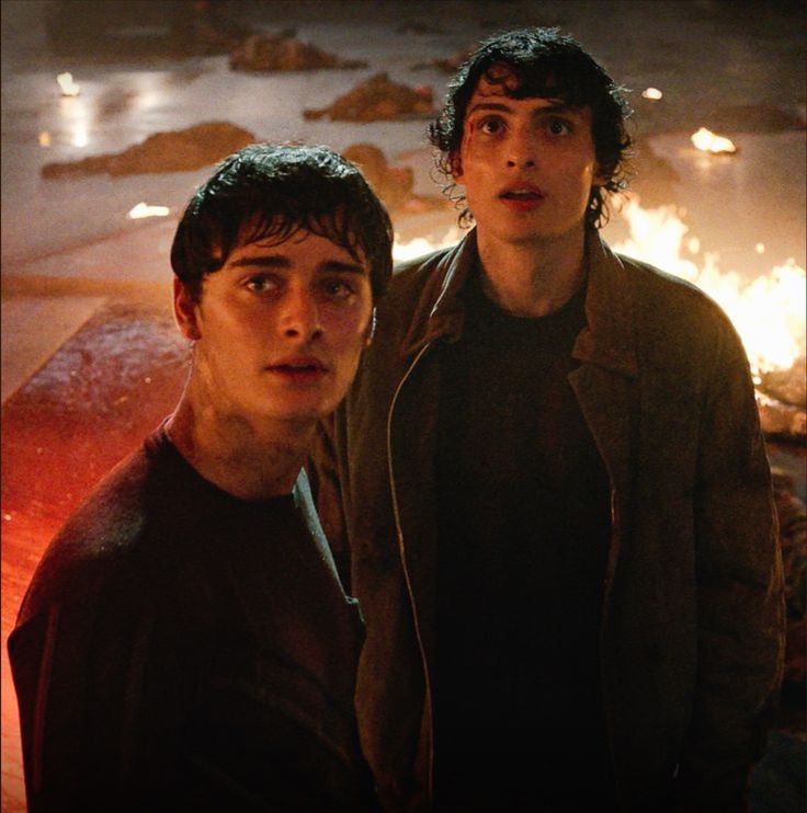 seungheoncookie's tweet image. "never in the cards" but mike recognized his breathing. stayed for days at the hospital with him. took accountability when they fought. the "will voice". blue and yellow meets in the west. defended him against bullies. parallels to other couples. And so much more. I'm irritated.