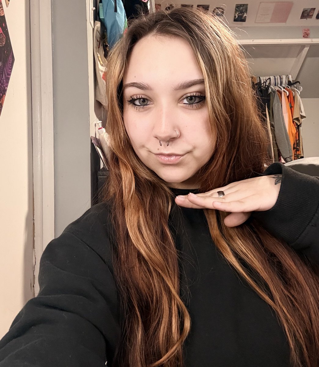 send4rylee's tweet image. My gaze alone is worth more than your paycheck.

findom femdom drain