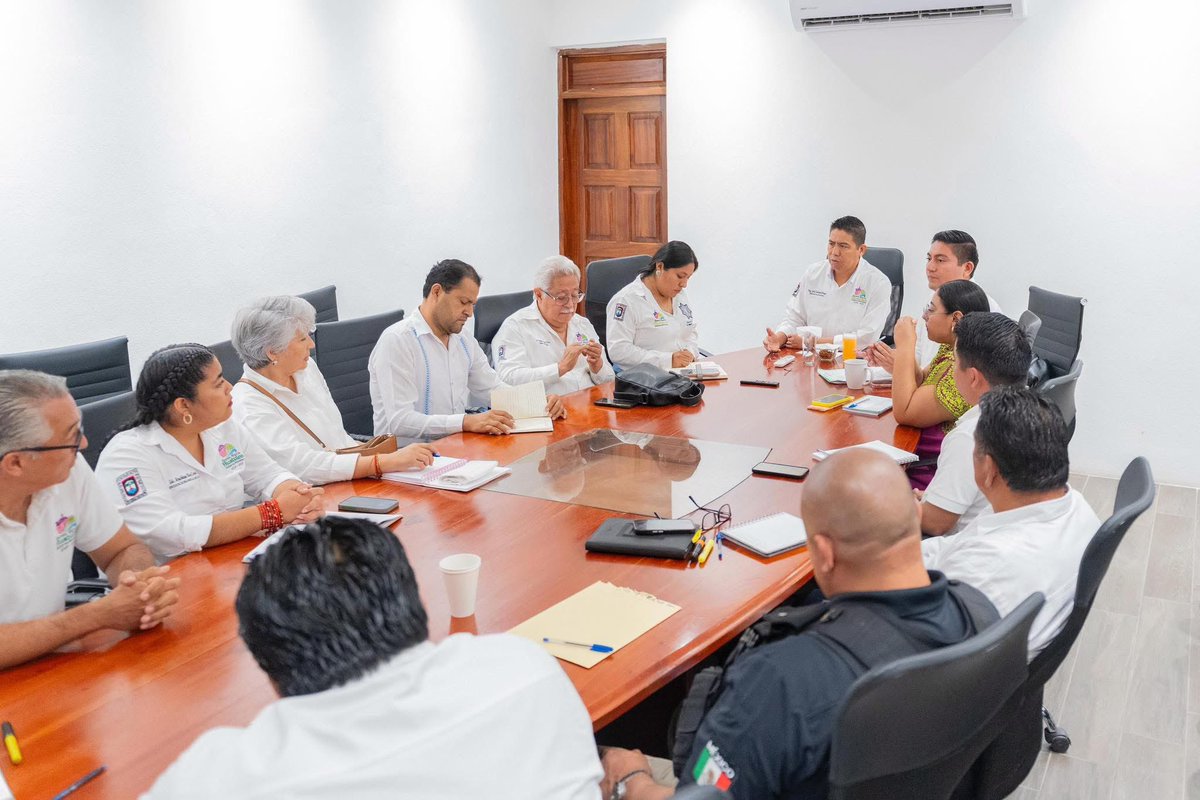 Fortalece Gobierno de Huatulco coordinación institucional para dar seguimiento a la agenda 2026

Santa María Huatulco, Oax.– El presidente municipal de Santa María Huatulco, Julio Cárdenas, encabezó este día una serie de reuniones de trabajo con integrantes del Cabildo,