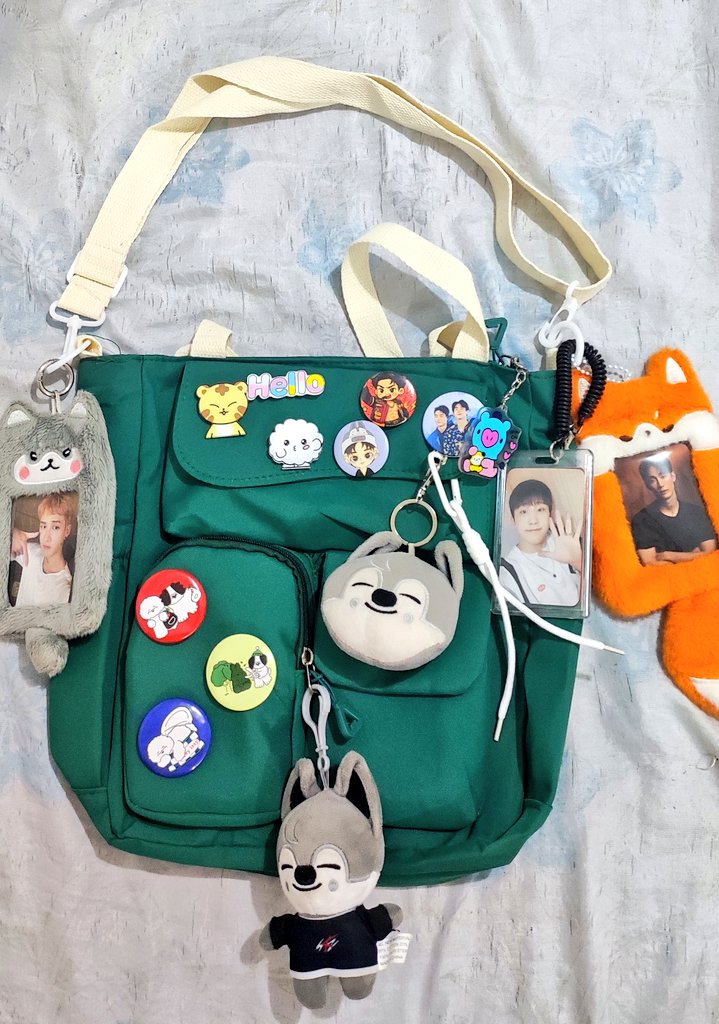 channersjay's tweet image. Minha bolsa nova do tiktokshop decorada 😍