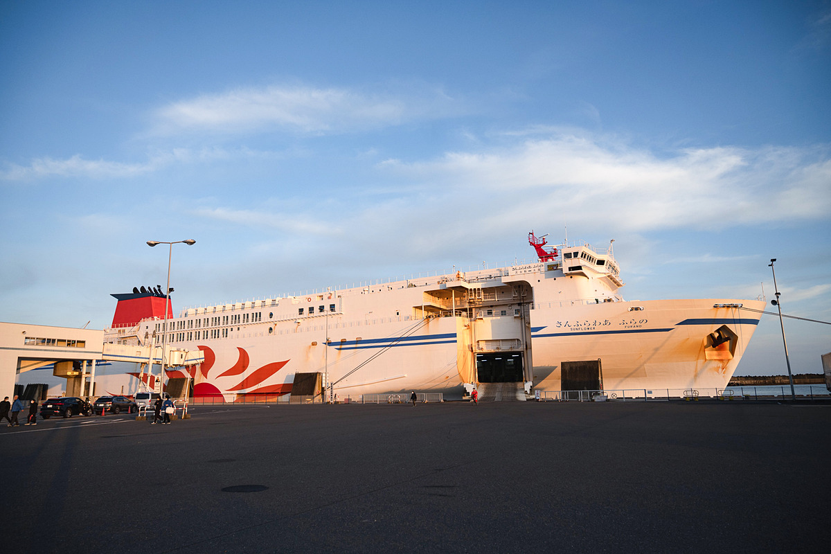 クルマとカメラ、車中泊 自走より楽で安全。愛車で北海道を回るならカーフェリーという選択 dc.watch.impress.co.jp/docs/column/ca…