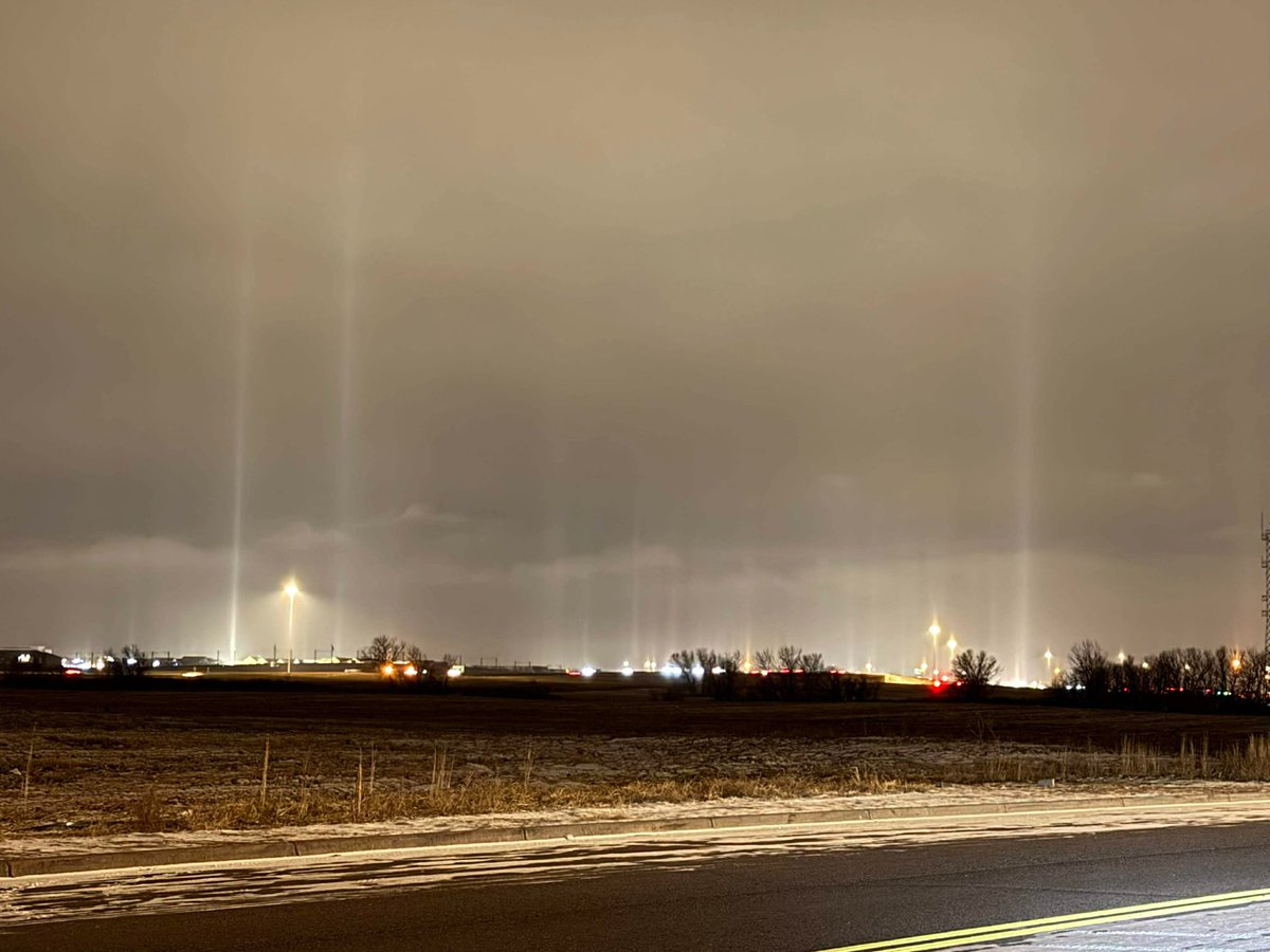 kodythewxguy's tweet photo. Light pillars near DIA

Light pillars happen on bitterly cold, calm nights when tiny flat ice crystals in the air reflect streetlights upward into glowing vertical columns. ❄️✨

📸 Stephen Cochrane https://t.co/P0dOtWZSSi