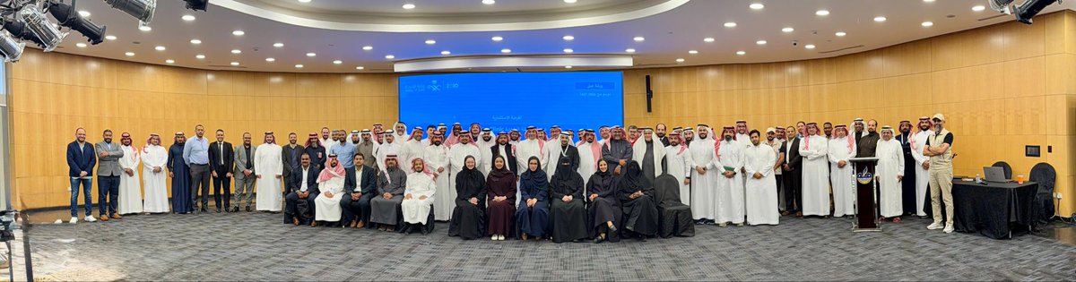 moh_aljohani1's tweet photo. تشرفت بالمشاركة في ورشة العمل المتخصصة حول الفرصة الاستثمارية «عيادة الدقيقة الواحدة – One Minute Clinic»، ضمن الاجتماعات التحضيرية لموسم حج 1447هـ / 2026م، بتنظيم وزارة الصحة ممثلة في الإدارة العامة لتشجيع الاستثمار، وبقيادة د. عادل منشي وفريق العمل، وذلك بمقر غرفة مكة.

نقاشات ثرية امتدت لأكثر من 3.5 ساعات بمشاركة أكثر من 85 جهة من القطاعين الصحي الخاص وغير الربحي، لمستهدف طموح يتمثل في التوسع من 15 عيادة في حج 1446هـ إلى 150–450 عيادة في حج 1447هـ بإذن الله. 

نموذج يعكس نضج منظومة التحول الصحي وأهمية الشراكة بين القطاعين العام والخاص وغير الربحي، والابتكار في تقديم الرعاية الصحية لضيوف الرحمن.

#وزارة_الصحة
#التحول_الصحي
#حج_1447
#عيادة_الدقيقة_الواحدة
#Vision2030
#HealthcareInnovation
#PPP