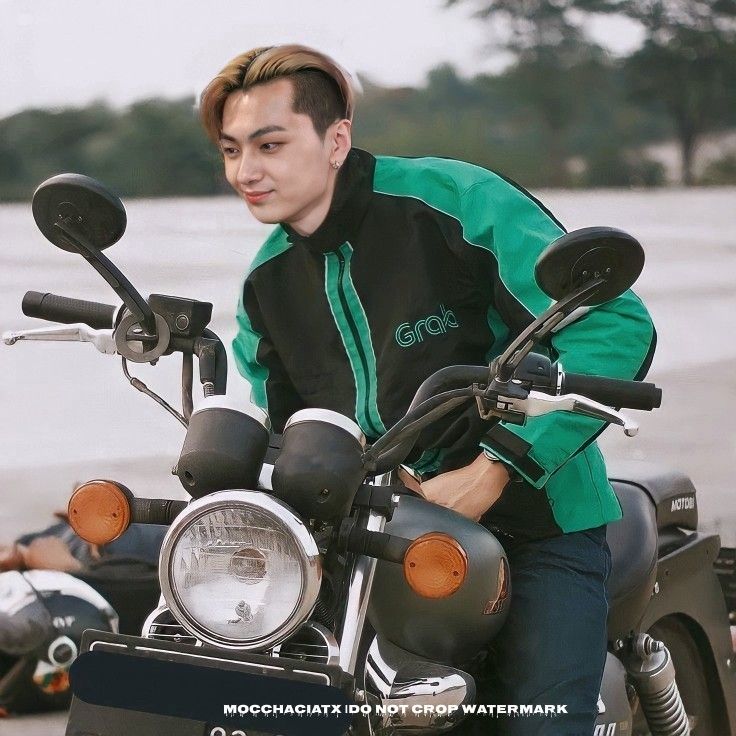 brmm brmm..🛵💨

Siang yorobun yuk mari merapat ditunggu jajanannya, mamang jay siap meluncur mengantarkan pesananmu😎

Langsung aja boleh qrt/dm yach ditunggu gess hihihi