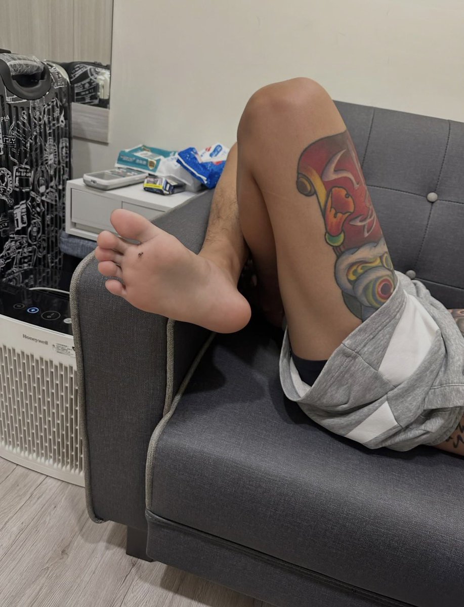 兄弟，你腳很臭