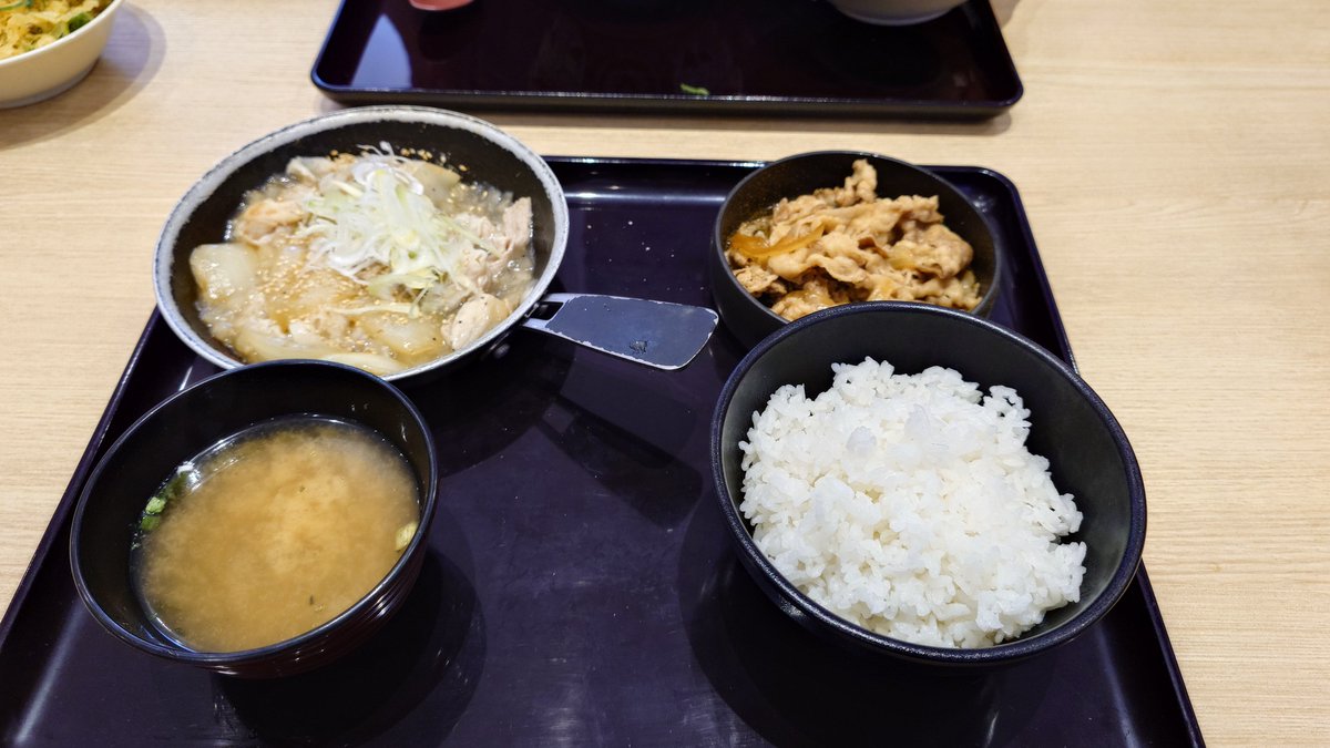 いつもの吉野家で腹拵え。はなまる併設だからネギだくにできるのが嬉しいね。