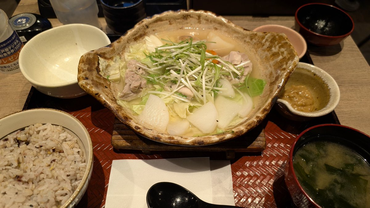 urayan19's tweet image. 今日のランチは大戸屋でチキンと６種の野菜の和ポトフ定食😋