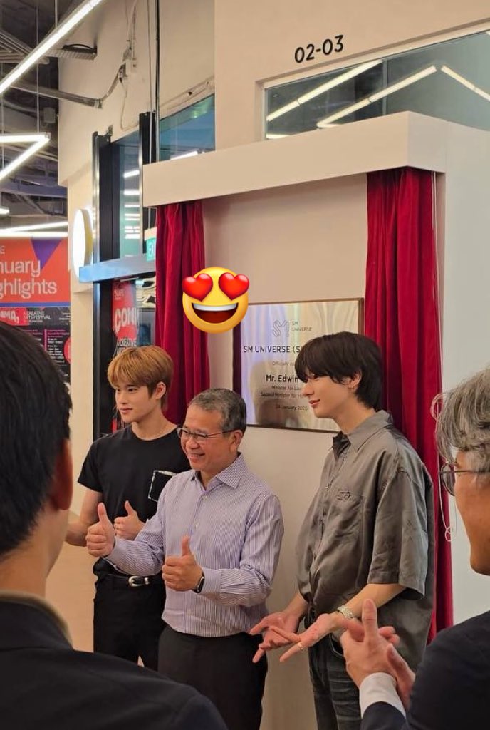 luckypandazip's tweet image. 싱기포르 라이즈 자만추 (친구 보내준 사진!) 

#앤톤 #소희