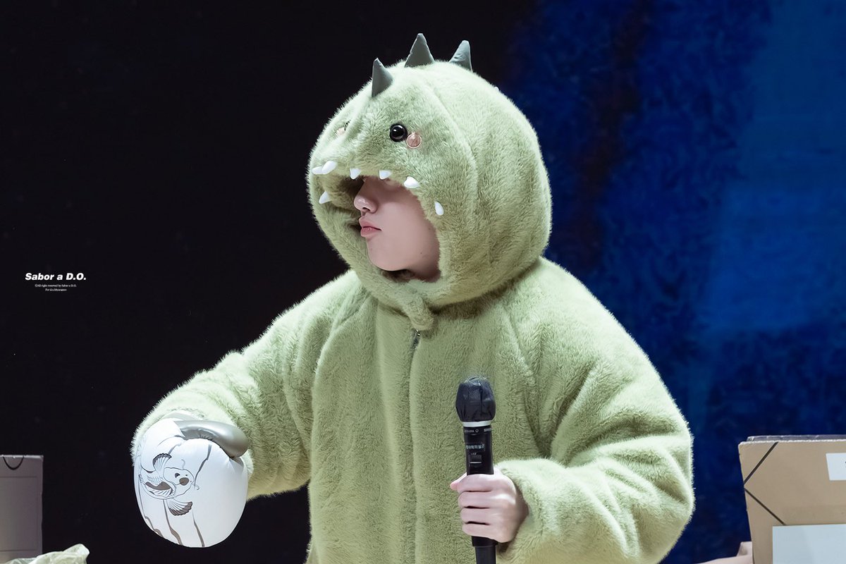 ddu_kyungsoo's tweet image. I don't wanna babied him but he literally looks like a kid in dino onesies 😭😭😭