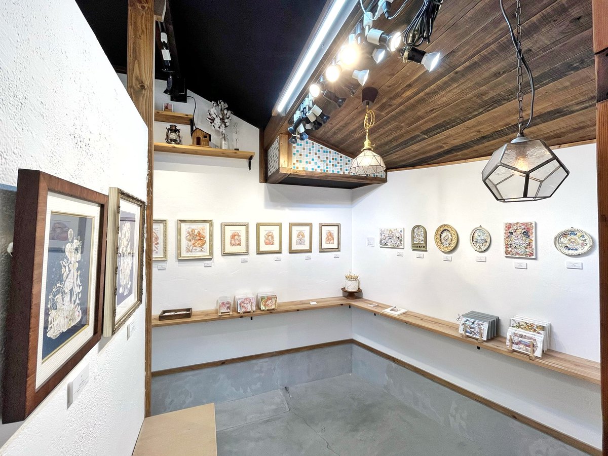 atelier 眞空 x umi 共催企画展
『 un petit peu de bonheur 』
~ ガレット・デ・ロワに願いを込めて ~

本日7日目の開廊を迎えます。

残す会期もあと2日です。

19時までの営業は本日まで。
通信販売の受付は、本日18時までとなりますのでご注意下さい。

#共催企画展_un_petit_peu_de_bonheur