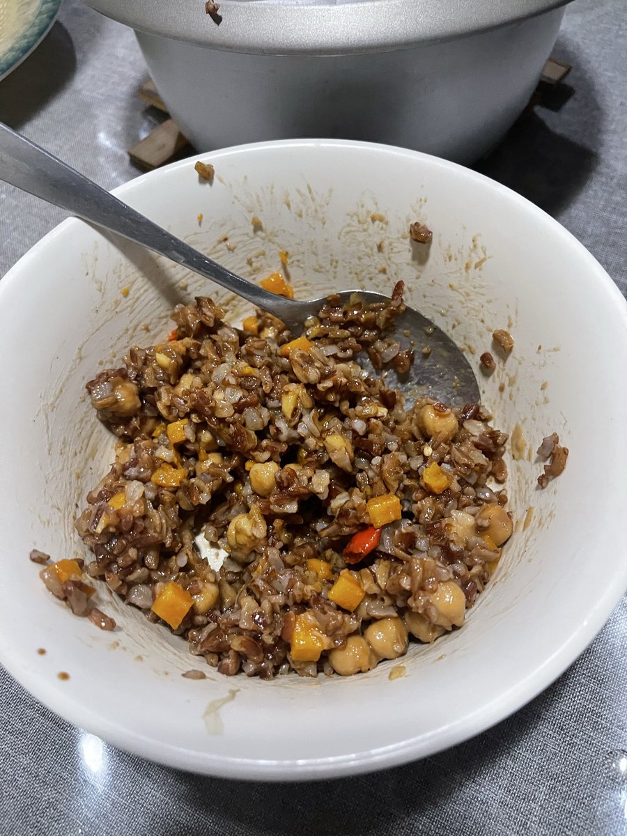 ysalou26's tweet photo. Planning to unalive myself every night while trying to eat healthy is peak irony. Well maybe I want to be skinny when I do it. 🤪😜😋 #RiceCookerMeals #PortionControl https://t.co/r6TaL7e3qf