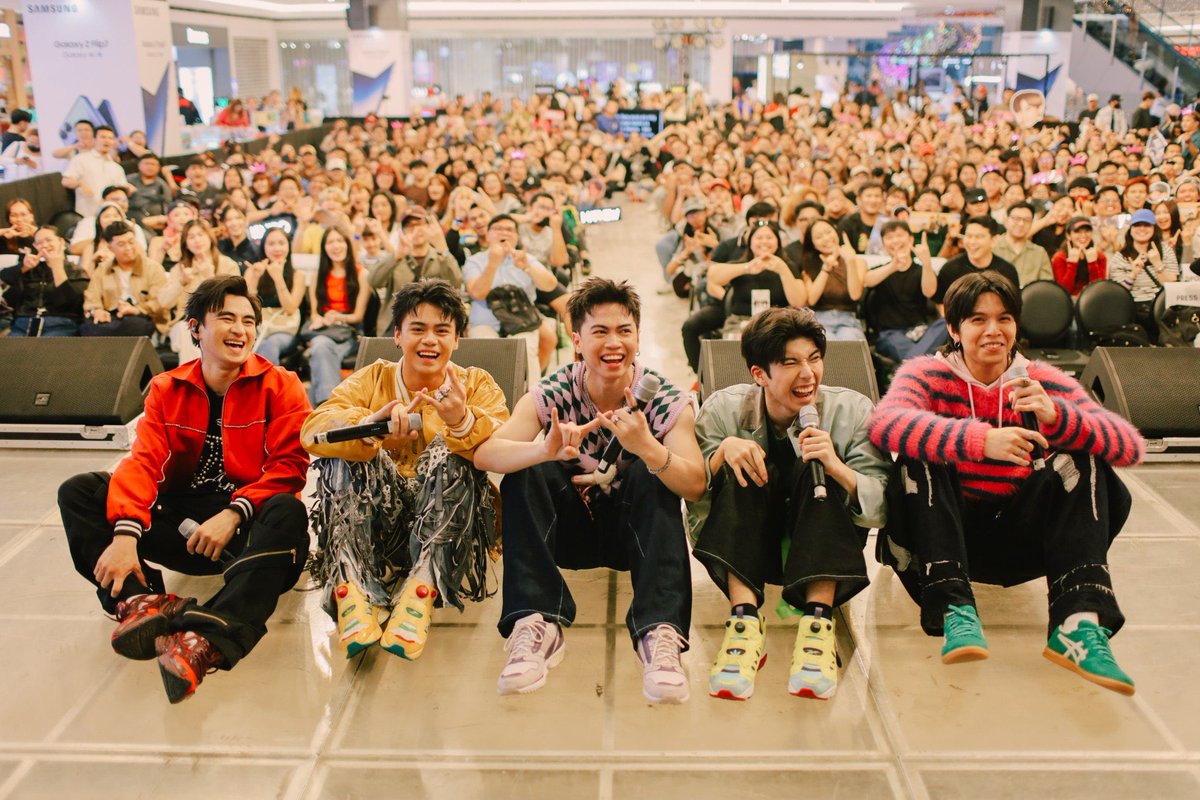 rants_moon's tweet photo. My fave WRIVE picture so far
Grabe ang mga bungisngis🤍
#WRIVE #WRIVEph #WRIVE_1stAlbum #WRIVE_1stAlbumShowcase https://t.co/SMiRmaJDbs