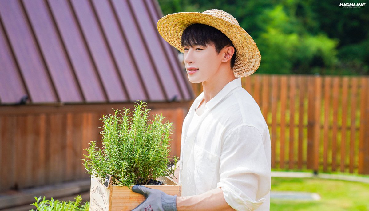 WONHO_GLOBAL's tweet photo. [FANCAFE]

26.01.24

For WENEE

[PHOTO] 원호(WONHO) 2026 SEASON'S GREETINGS [HOHO MARKET] BEHIND PHOTO

[1/4]
⚠️Don't tag official accounts⚠️ https://t.co/4Tw2UG2s5z