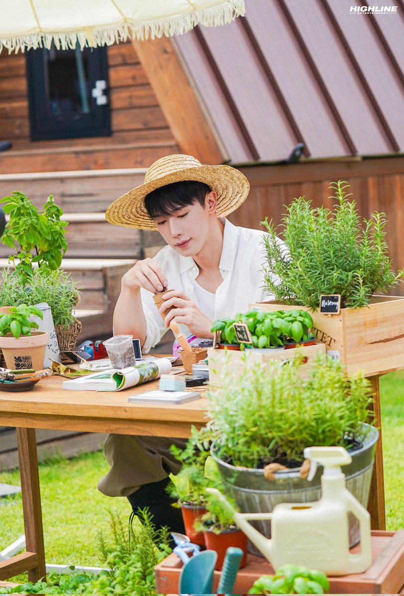 WONHO_GLOBAL's tweet photo. [FANCAFE]

26.01.24

For WENEE

[PHOTO] 원호(WONHO) 2026 SEASON'S GREETINGS [HOHO MARKET] BEHIND PHOTO

[1/4]
⚠️Don't tag official accounts⚠️ https://t.co/4Tw2UG2s5z