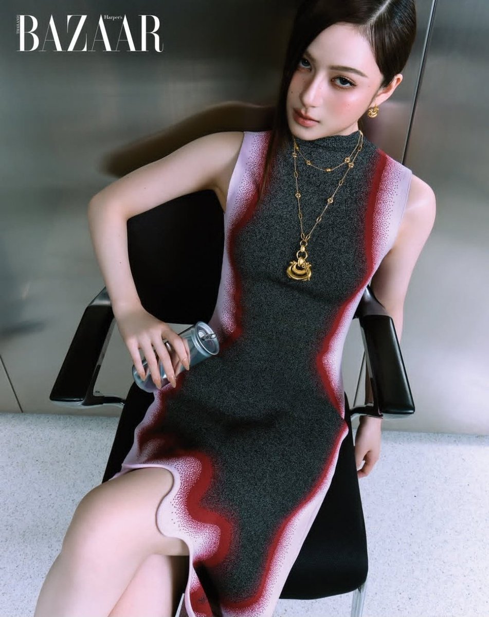 primiitrend's tweet image. ɪɢ: ʙᴀᴢᴢᴀʀᴛʜᴀɪʟᴀɴᴅ ᴜᴘᴅᴀᴛᴇ 

แม่คะ ปี 2026 ร้อนมากเลย!😳😳😳😳😳

#primiily @primiily1_ 
#ChowTaiFook
#BAZAARThailand