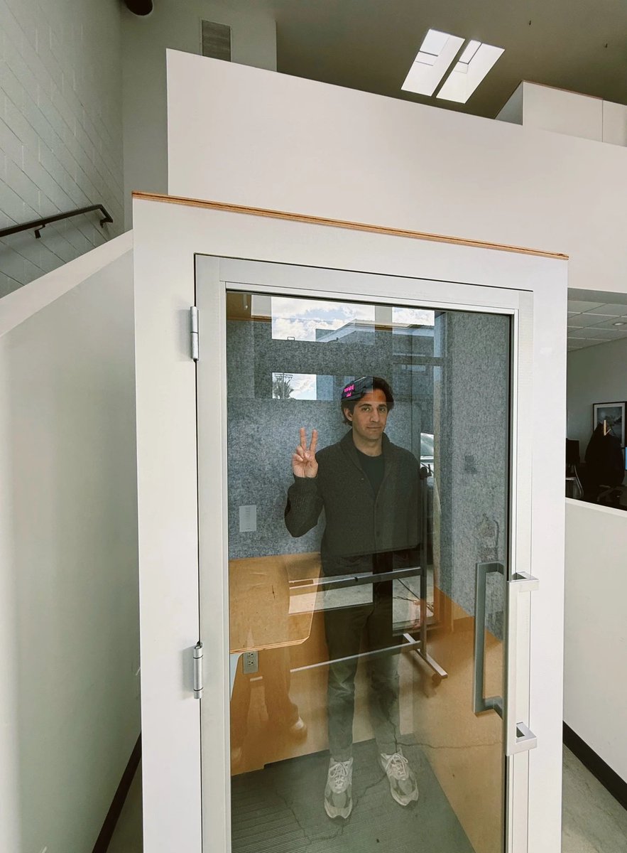 if you're wondering how <a href="/farcaster_xyz/">Farcaster</a> returned $180 million you never visited the Merkle office. it was a mostly empty garage. a nerds really live like this and don't see any issue situation. the main office capex spend was buying two phone booths and three plants in year four.