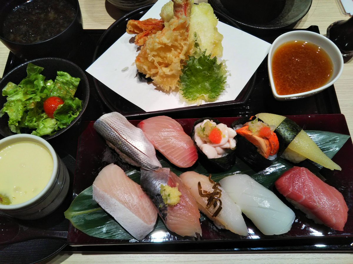 お久しぶりです🥳💖
皆様お元気でしょうか?
私は家族でSUSHI食べたりしてましたw🤤🍣
能登フグは歯ごたえもうまみも最高～♪🐡🐡🐡 