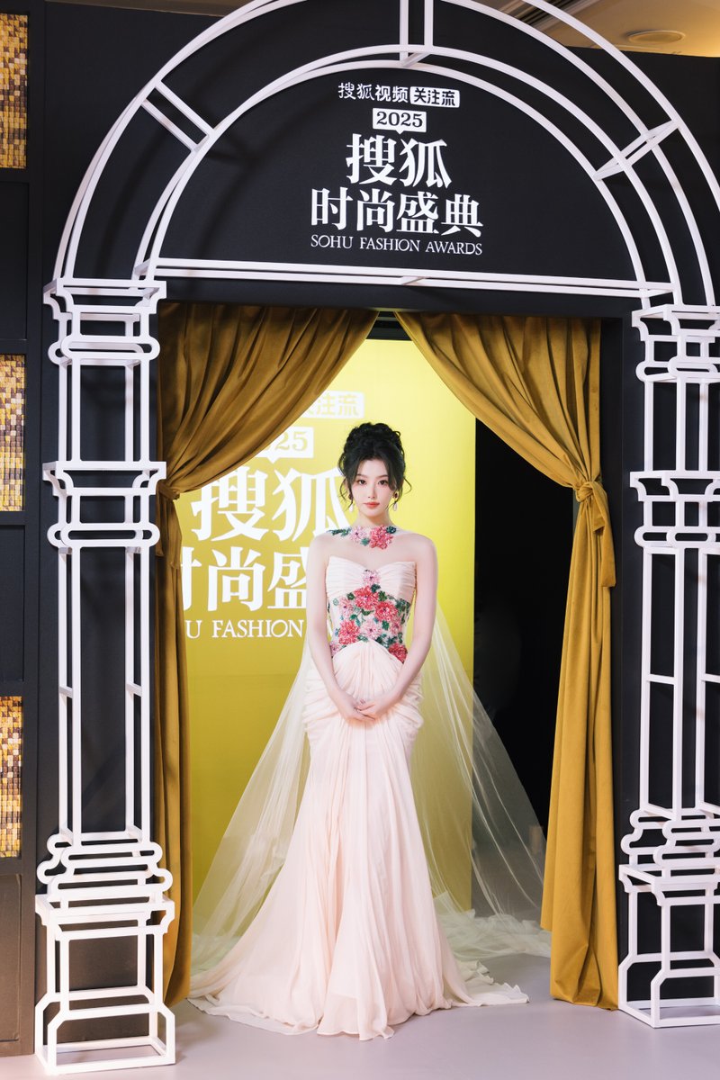 bai_lu_twh's tweet photo. #SnowKong #KongXueer #SherryKong #孔雪儿 🇨🇳💘💘💘
Kong Xueer for 2025 Sohu Fashion Awards
#2025SohuFashionAwards https://t.co/OShcg6PVfq