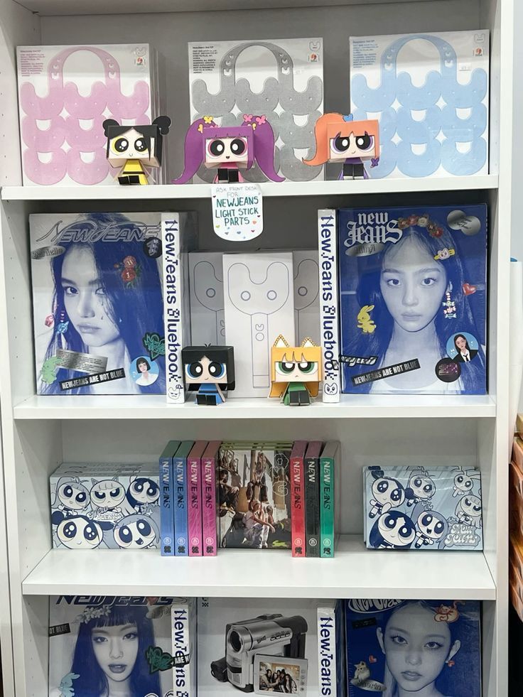 summerskieshao's tweet photo. this is why newjeans is iconic bcs their albums art is another level https://t.co/3ZwUY920v0